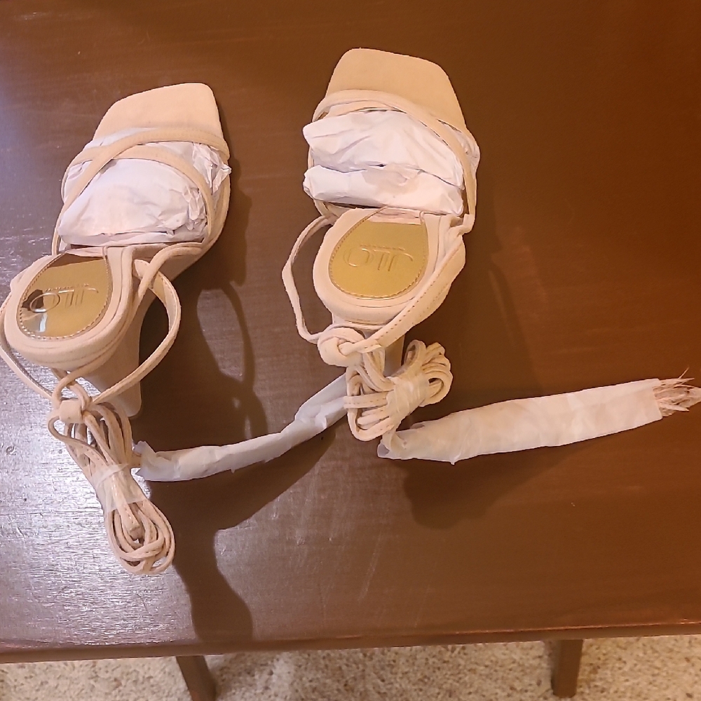 Jennifer Lopez Wedge Beige Strappy Sandals Size 7 1/2 NIB